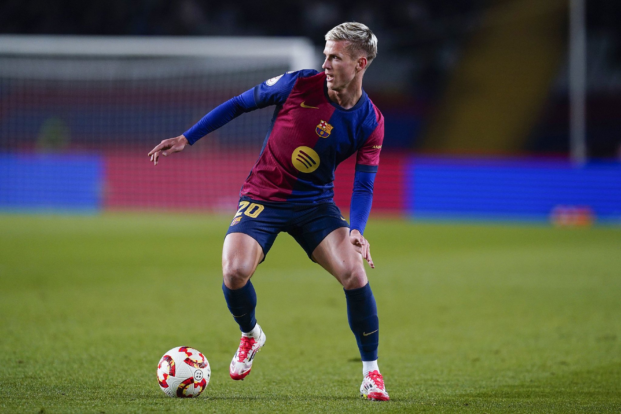 开云体育官网-包含巴萨遭遇出局危机，需斗志来回归的词条