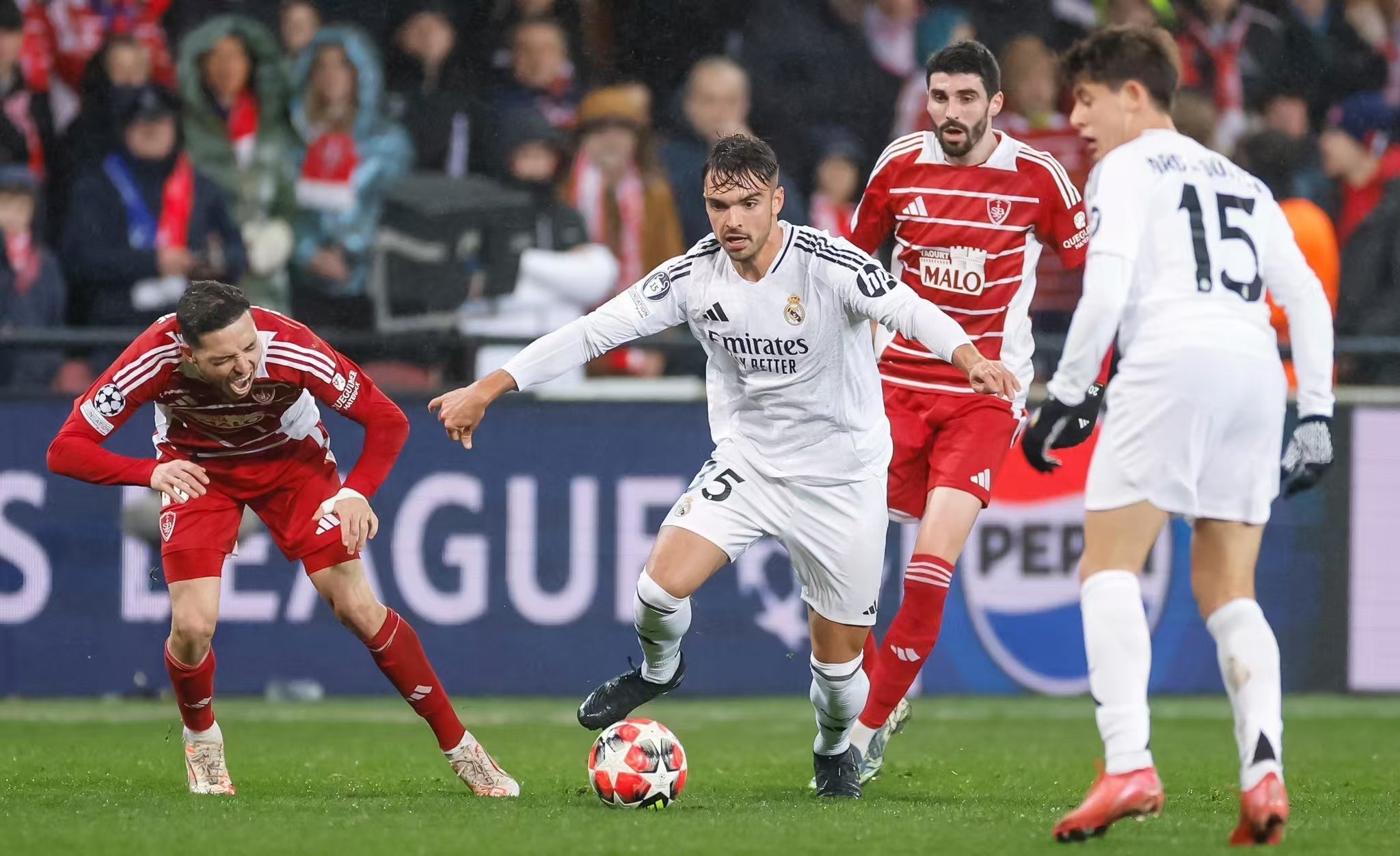 开云下载-沙尔克客场惨败，球队遭遇连败