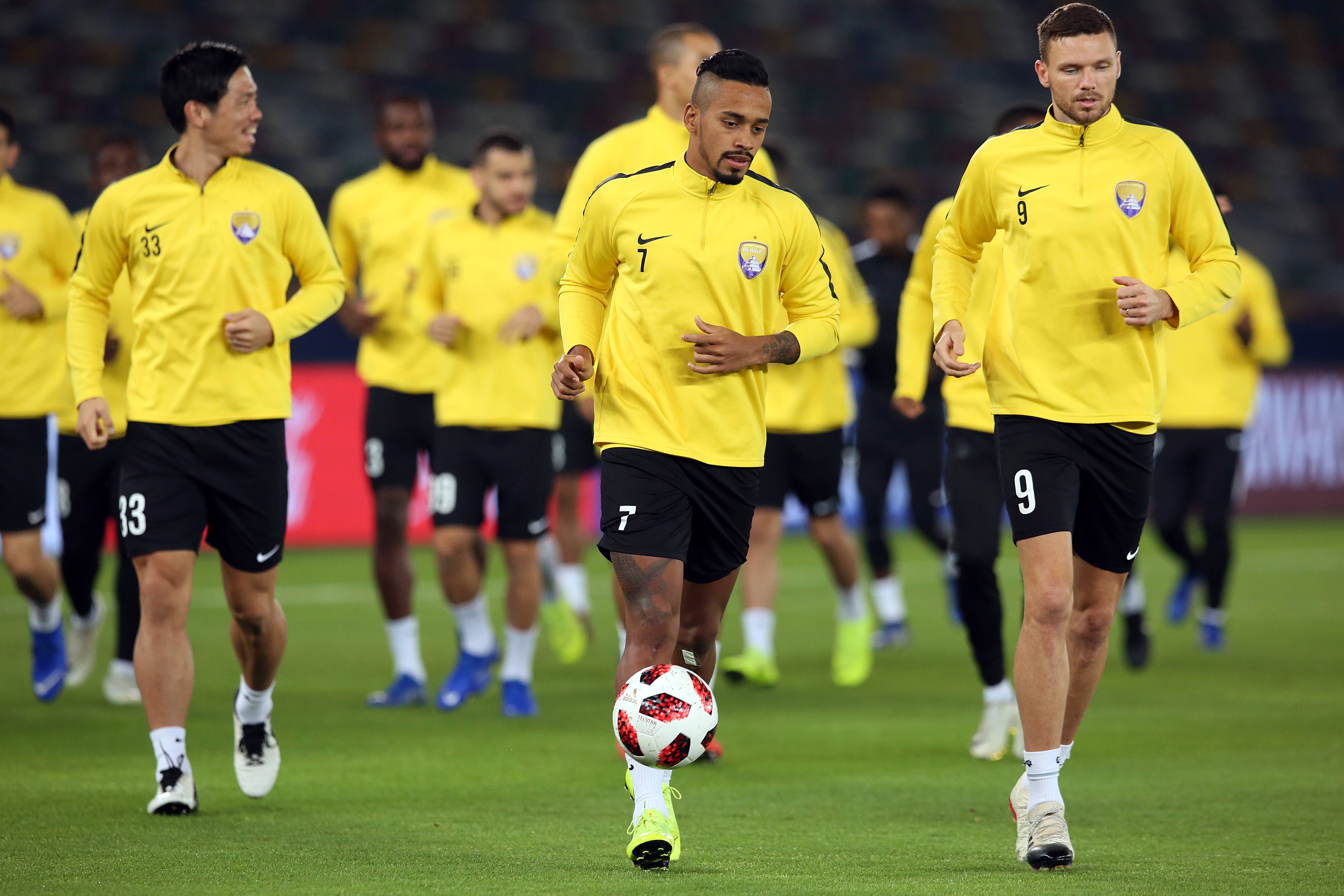 开云-足球比赛中球员们挑战彼此实力