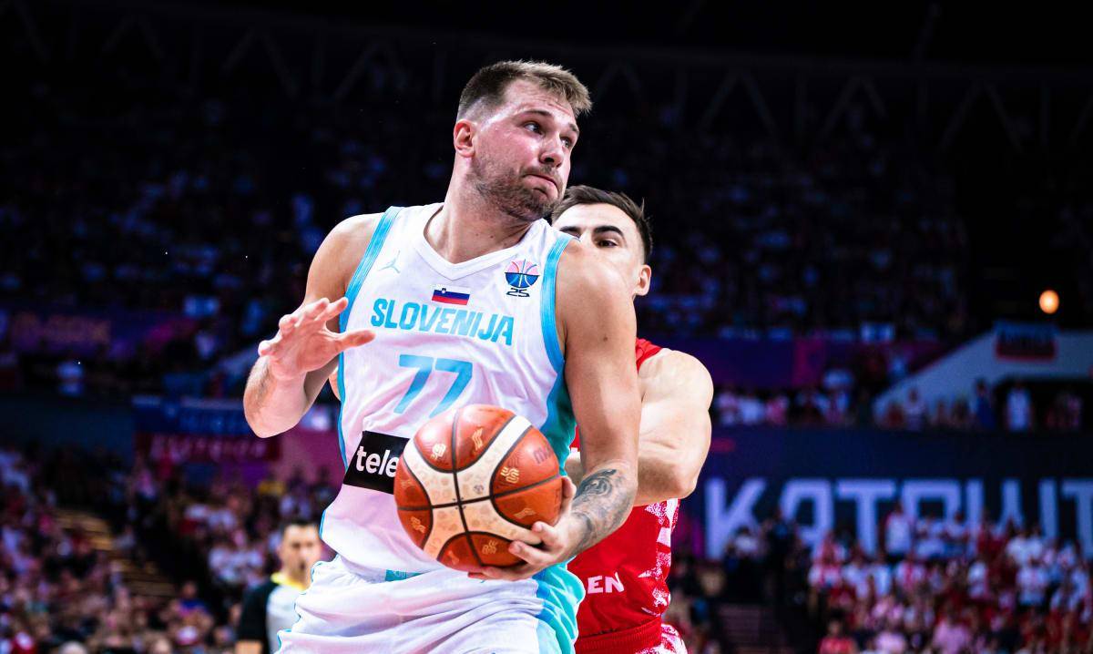 斯洛文尼亚队憾负冰岛，小组赛垫底无缘晋级