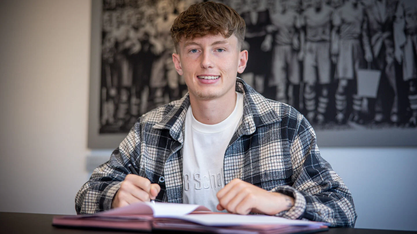 开云体育-沙尔克小将崭露头角，表现稳定获赞的简单介绍