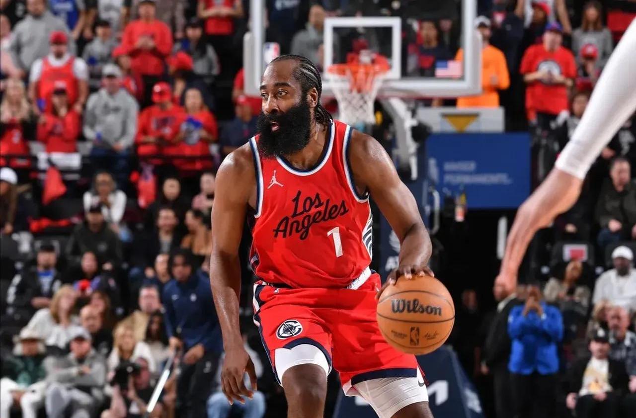 新疆队完胜步行者,哈登刷新纪录 新疆队完胜步行者,哈登刷新纪录