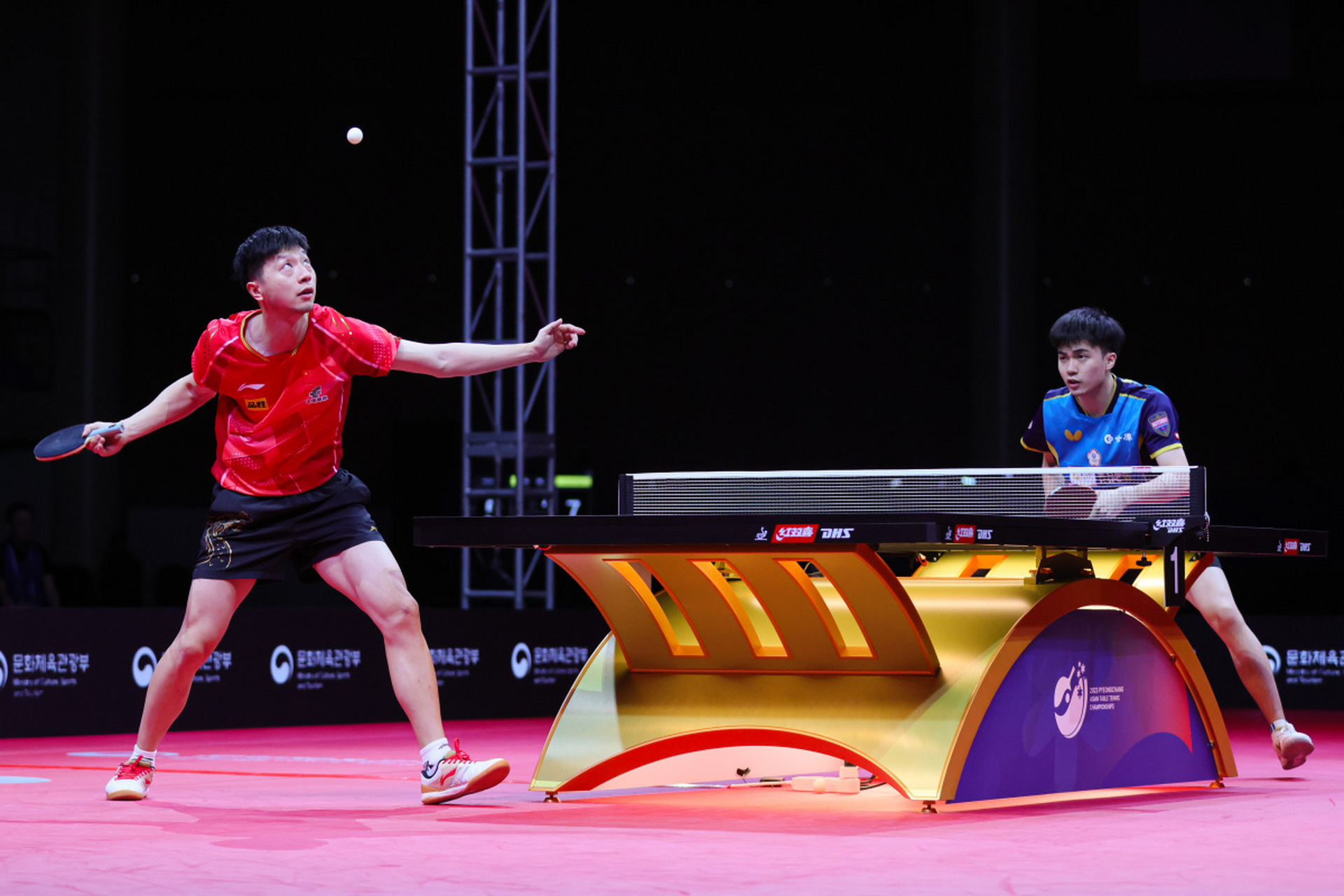 开云-英格兰队横扫法国队,马龙扛起全队