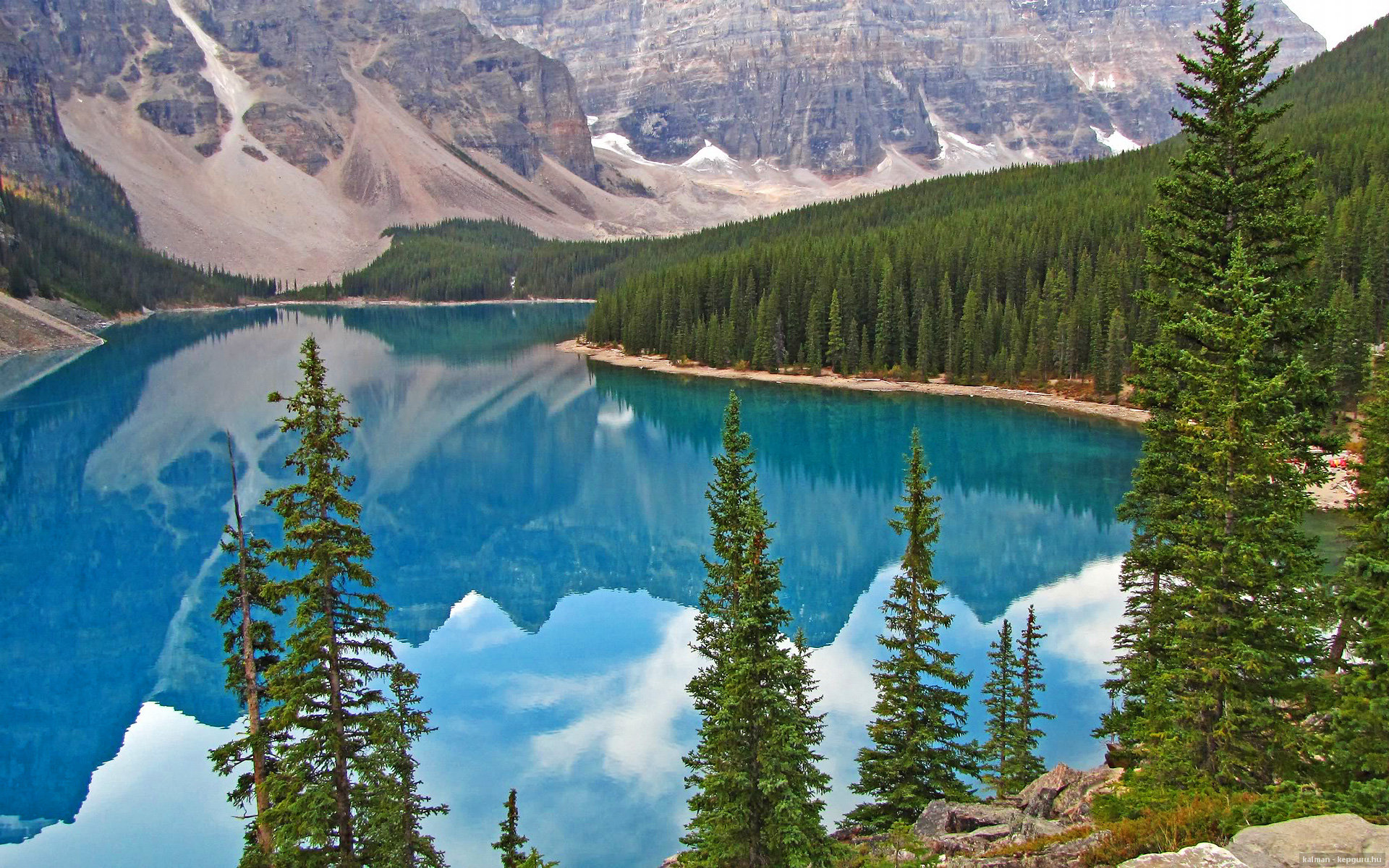 开云体育平台APP-东西交锋，篮网炮火碾碎纽约，布克烈焰点燃西决生死战