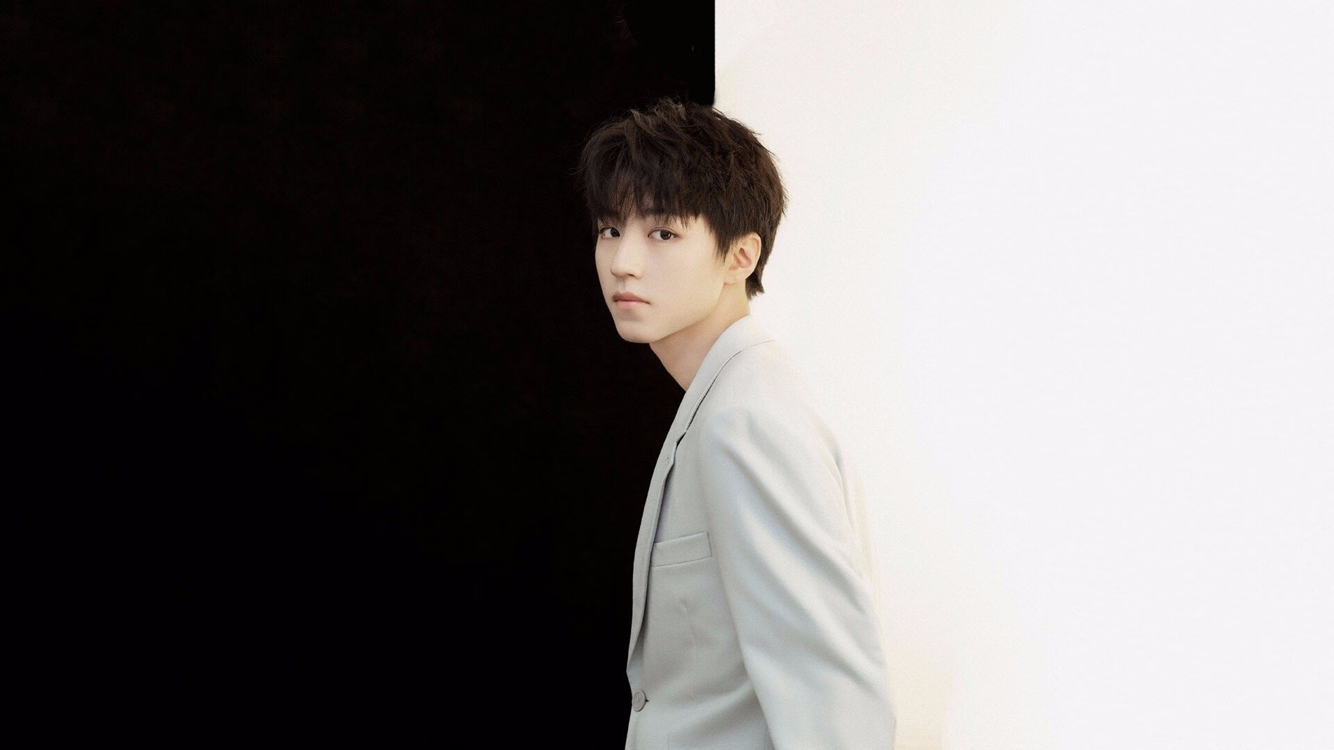 永恒轮回的骑士,当欧文在雷霆的战场上击败自己的影子