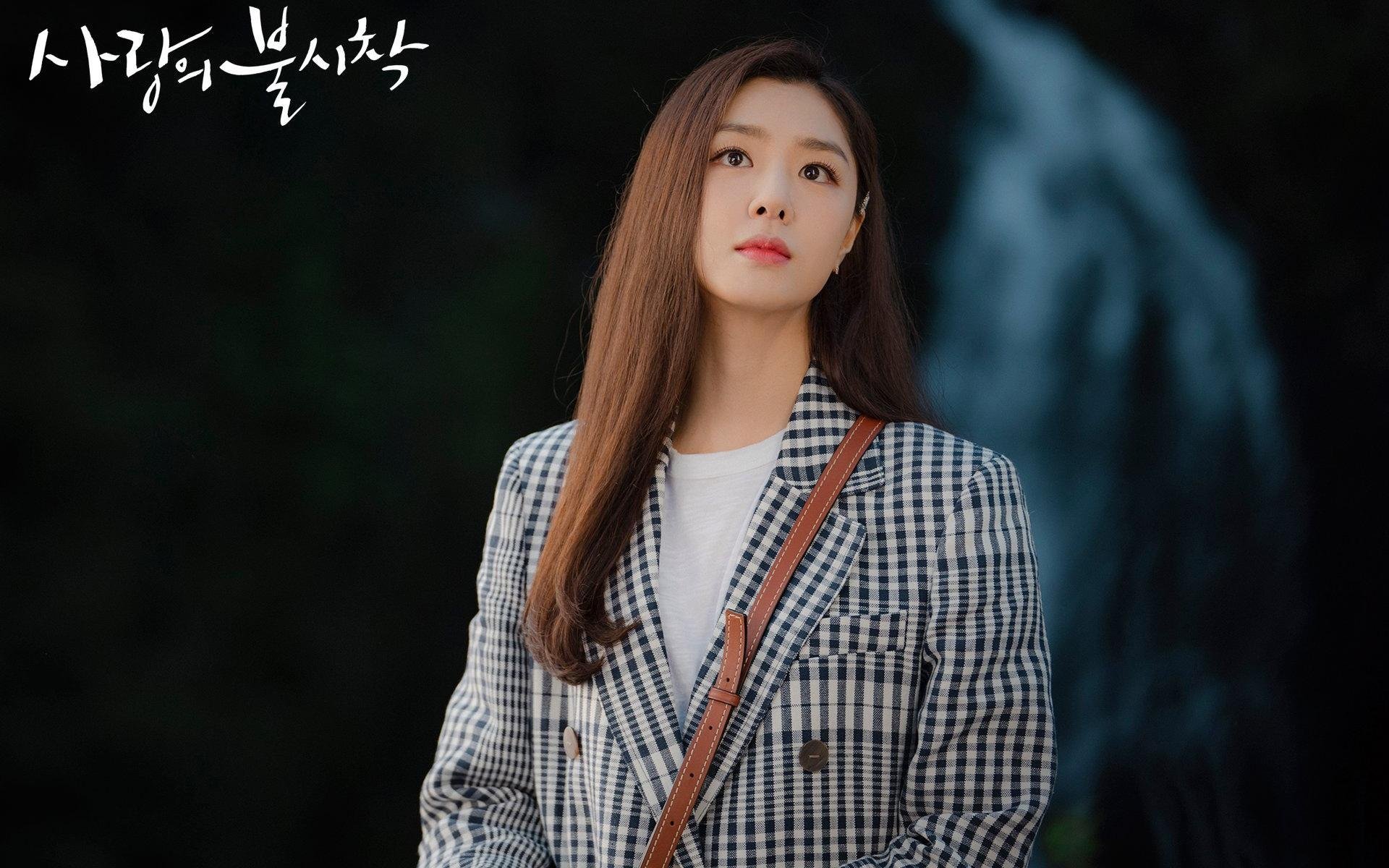 需要跳出常规的赛事报道，挖掘深度和独特性，强调唯一的瞬间与意义